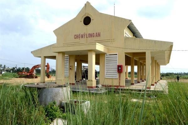 Chợ bỏ hoang vì quên ngừa bà hỏa