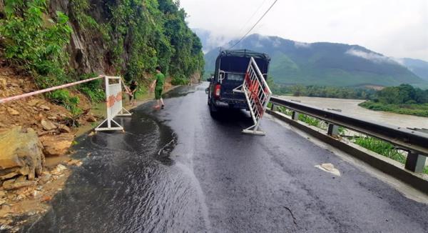 Cải tạo đường ĐT601 bị thiệt hại nặng sau mưa lũ