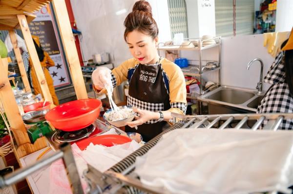 Nàng thơ bán… mỳ Quảng