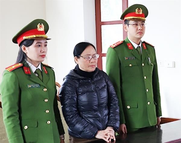 Quý bà chuyên lừa chạy việc