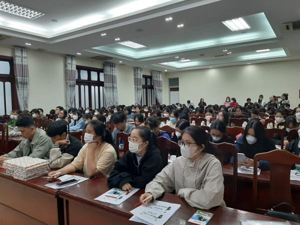 Tuyên truyền về dân số và sức khỏe sinh sản cho sinh viên Đà Nẵng