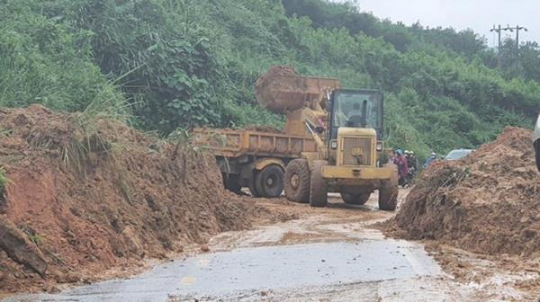 Mưa lũ khu vực Trung bộ gây thiệt hại nặng về người và tài sản