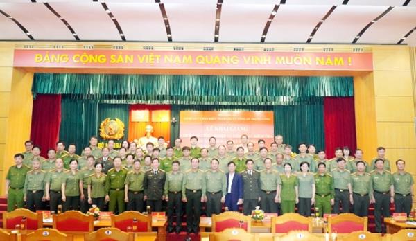 Khai giảng lớp bồi dưỡng nghiệp vụ về kiểm tra, giám sát, thi hành kỷ luật Đảng trong CAND