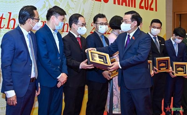 Chủ tịch Quốc hội Vương Đình Huệ: Thầy thuốc trẻ phát huy tinh thần đâu cần thanh niên có, đâu khó có thanh niên