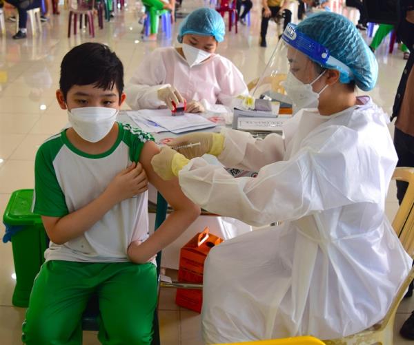Ngày đầu Đà Nẵng tiêm vaccine cho trẻ em: An toàn, thuận lợi