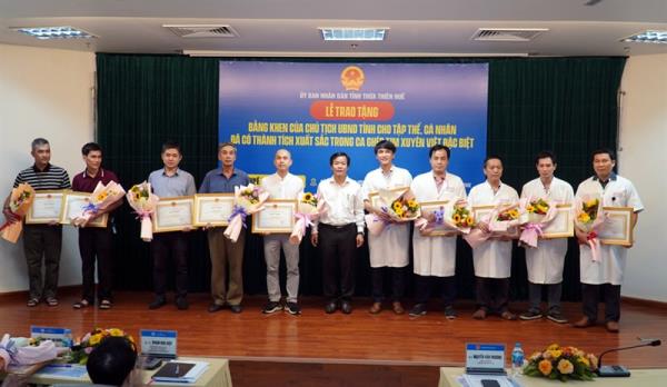 Khen thưởng ê-kíp thực hiện ca ghép tim xuyên Việt của Bệnh viện Trung ương Huế