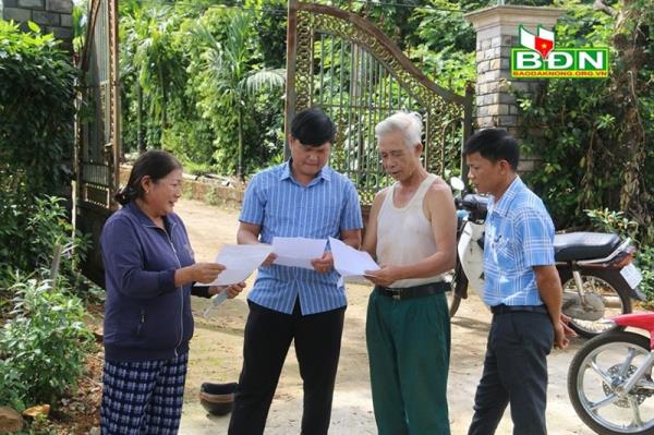 Khổ vì sổ đỏ râu nọ, cằm kia