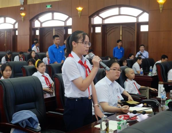 Lãnh đạo Đà Nẵng lắng nghe trẻ em nói