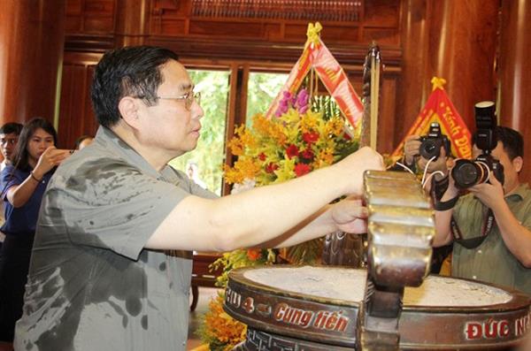 Thủ tướng Phạm Minh Chính dâng hương tưởng niệm Chủ tịch Hồ Chí Minh và tri ân các anh hùng, liệt sỹ