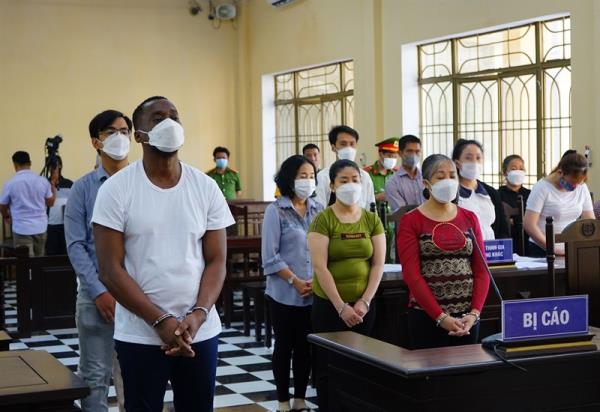 Tin lời đàn ông ngoại quốc, gần 100 quý bà bị lừa hơn 27 tỷ đồng