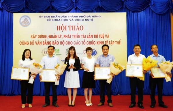 Trao giấy chứng nhận quyền sở hữu trí tuệ cho thêm 5 sản phẩm