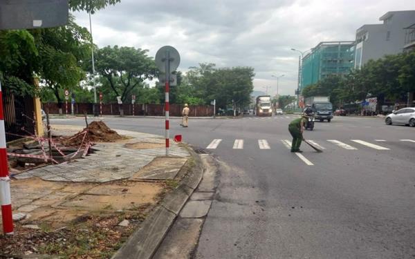 Truy nhanh tài xế chở vật liệu xây dựng làm rơi vãi trên đường