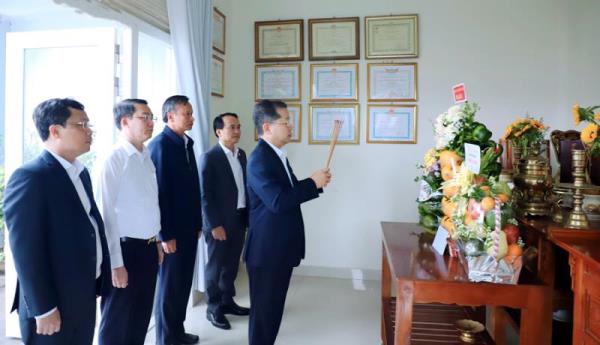 Bí thư Thành ủy Nguyễn Văn Quảng viếng đồng chí Hồ Nghinh