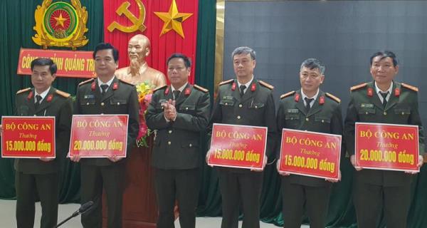 Trao thưởng của Bộ trưởng Bộ Công an cho các đơn vị lập thành tích xuất sắc đấu tranh tội phạm