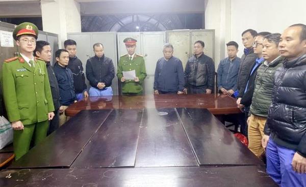 Tạm giữ hình sự 18 đối tượng thuộc hai Trung tâm Đăng kiểm xe cơ giới tại huyện Gia Lâm