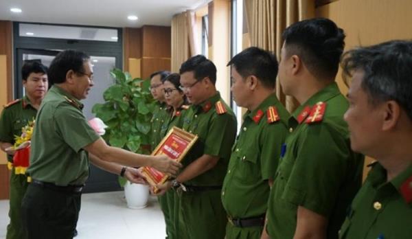 Chủ tịch UBND TP Đà Nẵng khen thưởng nhiều đơn vị Công an có thành tích nổi bật