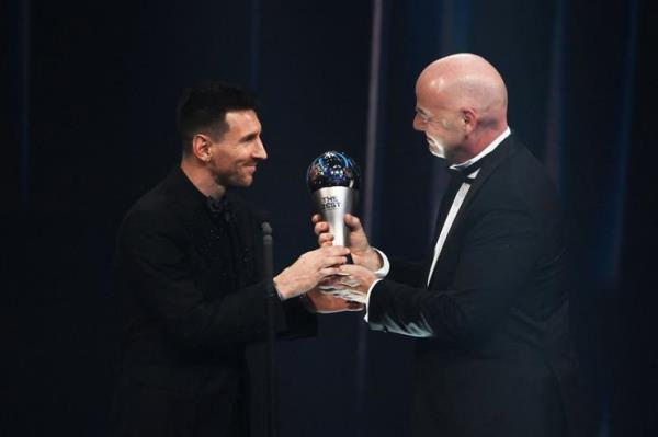 Messi giành FIFA The Best 2022: Lập kỷ lục mới, chính thức vượt Ronaldo
