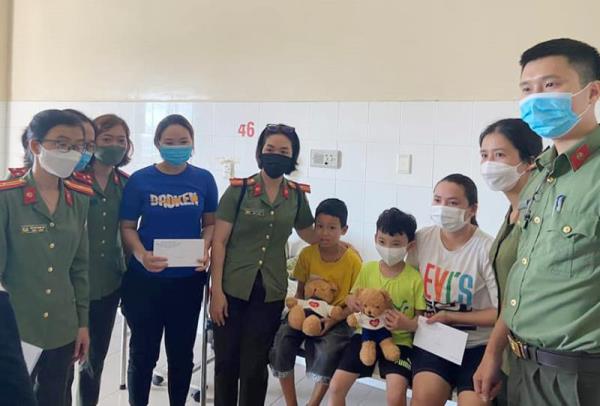 Nhiều hoạt động ý nghĩa kỷ niệm 70 năm ngày thành lập lực lượng Quản lý xuất nhập cảnh