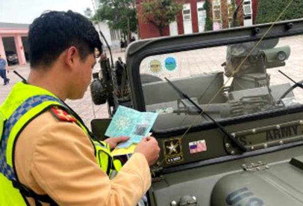 Phạt 5 xe Jeep quá… tải