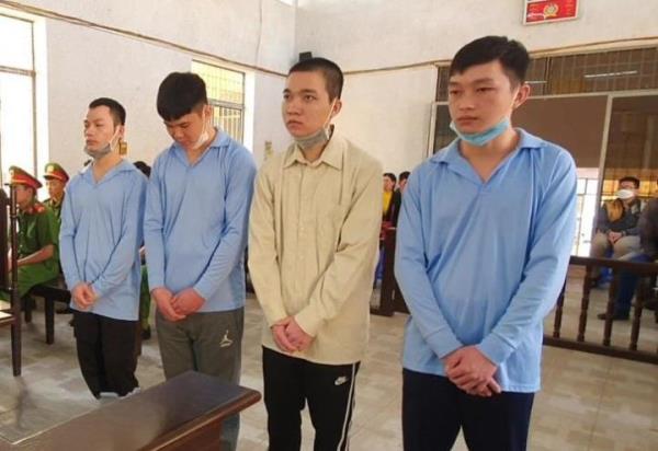 Xét xử nhóm côn đồ làng