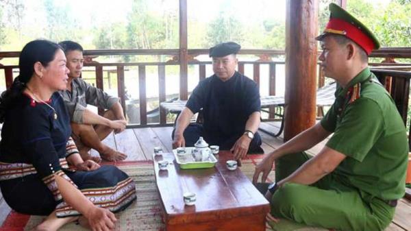 Trưởng Công an xã làm theo lời Bác