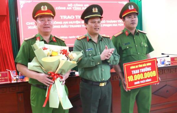Đắk Nông: Khen thưởng Công an huyện Đắk Glong đấu tranh triệt phá vụ ma túy với số lượng lớn