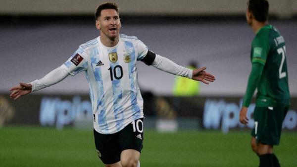 Ronaldo gọi, Messi đáp lời