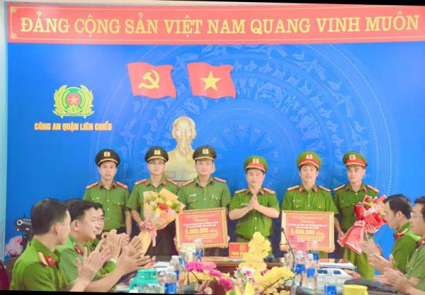 Chủ tịch UBND thành phố Đà Nẵng khen thưởng đột xuấtCông an quận Liên Chiểu