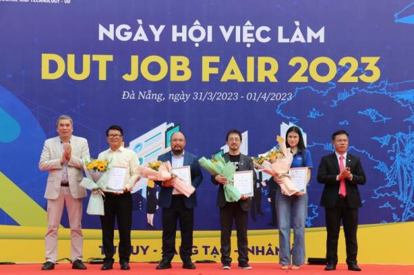 Hơn 1.000 vị trí việc làm tại Ngày hội DUT Job Fair 2023