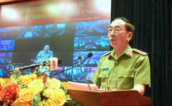 Ra mắt cuốn sách Danh dự là điều thiêng liêng, cao quý nhất