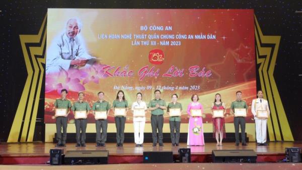 Bế mạc Liên hoan Nghệ thuật quần chúng CAND lần thứ XII-khu vực II: Ấn tượng  giàu cảm xúc