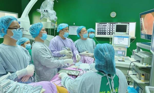 Bệnh viện Đà Nẵng áp dụng thành công kỹ thuật mới Nội soi qua hốc mắt để điều trị khối u trong não cho bệnh nhân