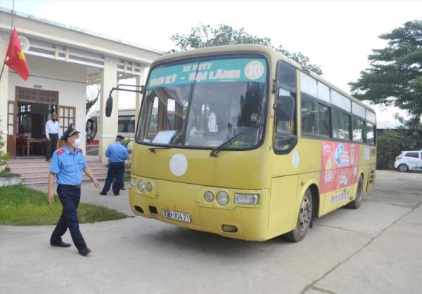 Điểm tên 28 phương tiện vi phạm tốc độ bị thu hồi phù hiệu, biển hiệu ở Quảng Nam