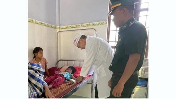 Thầy thuốc quân hàm xanh cứu thành công 2 chị em  bị ngộ độc nấm