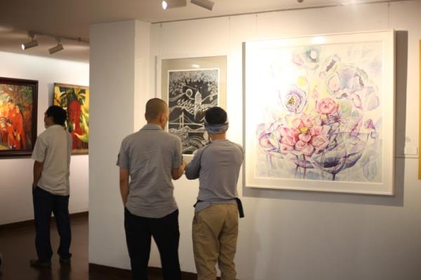 Khai mạc triển lãm mỹ thuật Sắc màu tháng Tư – 2023