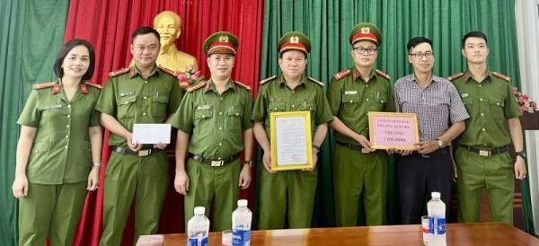 Công an quận Thanh Khê khen thưởng đột xuất thành tích đấu tranh, phòng chống tội phạm