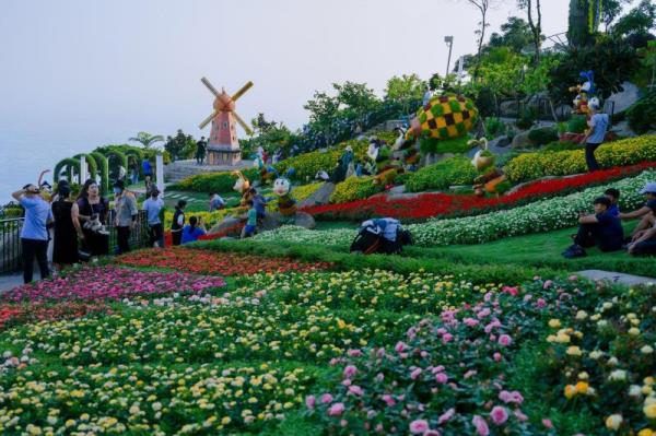 Những thỏi nam châm du lịch miền Nam thu hút khách ngày đầu nghỉ lễ