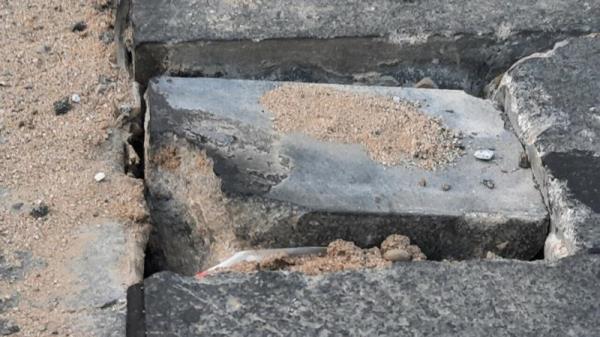 Vừa đưa vào sử dụng, đá lát phố đi bộ gần 100 tỷ ở Huế đã bong rộp