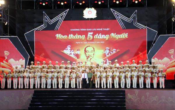 Tôn vinh điển hình tiên tiến Công an nhân dân làm theo lời Bác