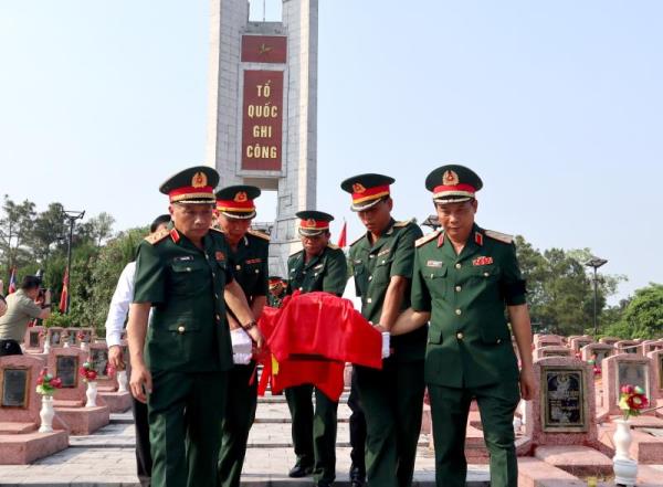 Truy điệu, an táng 96 hài cốt liệt sỹ quân tình nguyện và chuyên gia Việt Nam hy sinh tại Lào