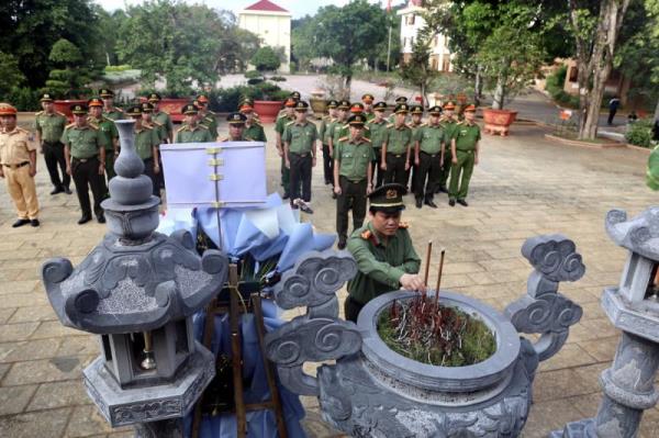 Công an Đắk Nông tổ chức các hoạt động chào mừng kỷ niệm 133 năm ngày sinh Chủ tịch Hồ Chí Minh