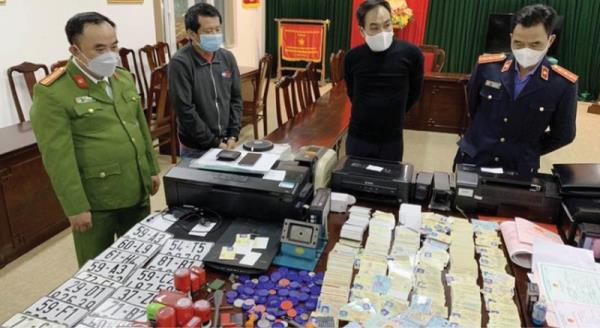 Nhiều hệ lụy xã hội do hành vi sử dụng văn bằng, chứng chỉ giả