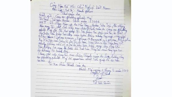 Chiếc ba lô có chân