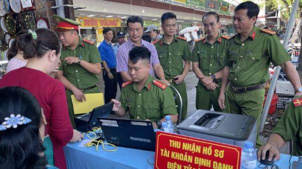 Tổ chức điểm thu nhận, kích hoạt tài khoản VNeID cho tiểu thương