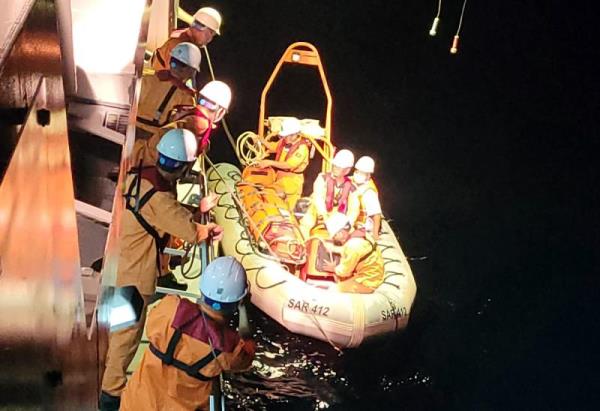 Cứu nạn thành công ngư dân đau ruột thừa, nguy kịch trên biển