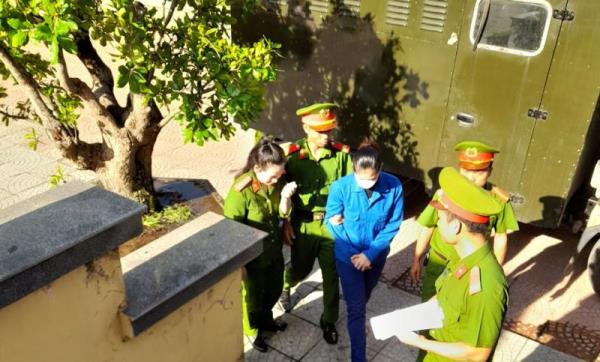 Làm ăn thua lỗ, lừa chiếm đoạt tiền của nhiều người để trả nợ