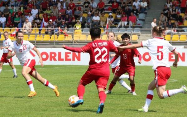 Đội tuyển nữ Việt Nam thua trận đầu tiên trong đợt tập huấn