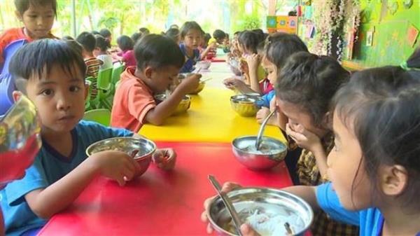 Góp phần giảm tỷ lệ suy dinh dưỡng học sinh Mầm non miền núi Quảng Ngãi