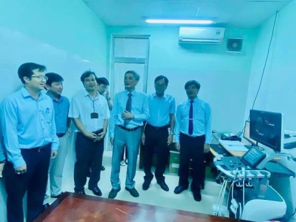 Bệnh viện Đa khoa khu vực Đặng Thùy Trâm tiếp nhận thiết bị y tế do GS.TS Đào Văn Long tặng