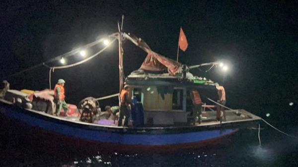 Khai thác hải sản trái phép